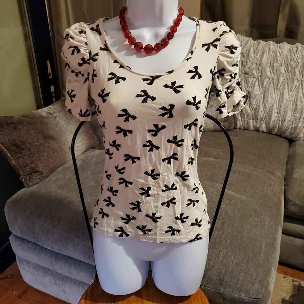 Forever 21 Cream Ruched Sleeve Pinup Top with Bows
